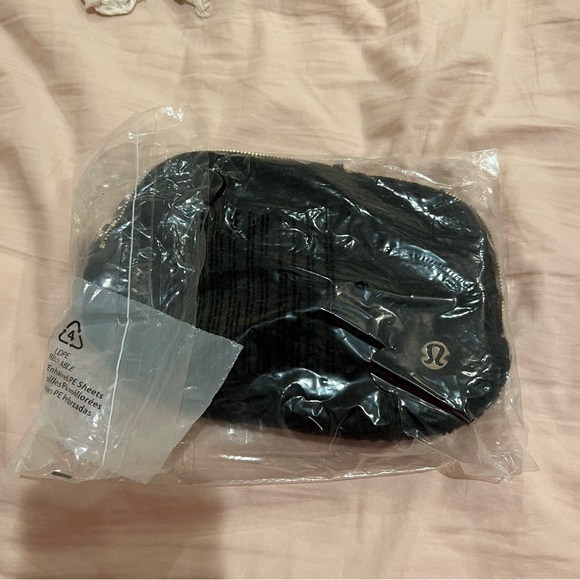 Lululemon Everywhere Fleece Belt Bag - Picture 6 of 6